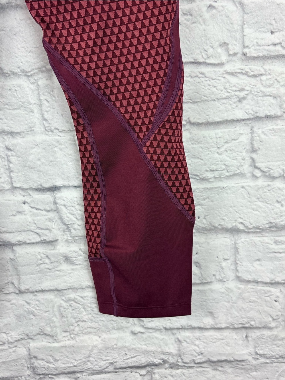 NWT ASICS Burgundy Geometric Capri Leggings | Size Medium - Picture 6 of 14